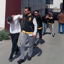 Adana'da vahşet: Husumetlisi zannedip, kapıda bekleyen kardeşini öldürdü