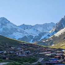 Rize, yaza meydan okuyor: Bazı yaylaların yüksek kesimlerine kar yağdı
