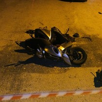 Otomobille çarpışan motosikletteki baba öldü, oğlu ağır yaralandı 
