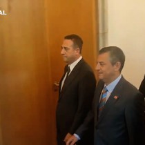 Özgür Özel grup toplantısına Muharrem İnce ile birlikte geldi