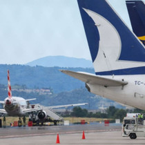 İtalya'daki uçağın motoruna çekilen adamla ilgili şok gerçek!