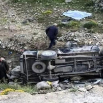 Kamyonet şarampole devrildi: 1 ölü, 5 yaralı