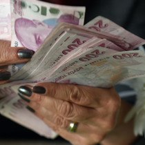 Sosyal yardım programlarının aylık ödemeleri artırıldı