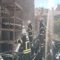 Çorum'da çıkan yangına kadın itfaiyeciler müdahale etti