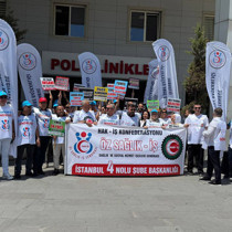 İstanbul'da Öz Sağlık-İş Sendikası üyelerinden eylem