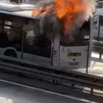 İstanbul'da metrobüste korkutan yangın! Yolcular hemen tahliye edildi