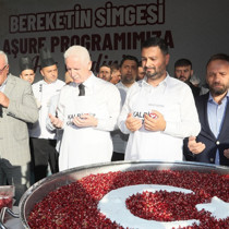 Kağıthane'de 20 binden fazla kişiye aşure ikram edildi