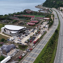 Rize'de tırların oluşturduğu tehlikeli labirent!