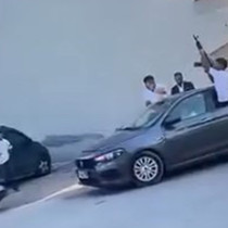 Düğünde uzun namlulu silahlarla tehlikeli kutlama
