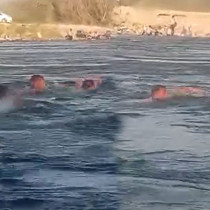 Fırat Nehri'nde 3 kişi boğulmaktan son anda kurtardı