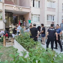 Beylikdüzü'nde 15 katlı bina tahliye edildi; bazıları zehirlenme şüphesiyle hastaneye götürüldü