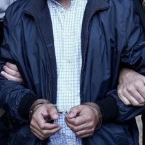 Yasa dışı silah ticareti yapan iki kişi gözaltına alındı 