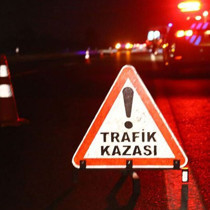 Tarım işçilerini taşıyan minibüs ile otomobil çarpıştı: Çok sayıda yaralı var