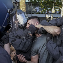 Avrupa'nın göbeğinden korkunç görüntüler! Filistin'e destek eyleminde polisten sert müdahale