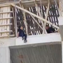 Çorum'da intihara kalkışan genç adam, güçlükle ikna edildi