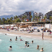 Konyaaltı'da deniz suyu sıcaklığı 31 derece