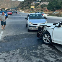 Antalya'da üç aracın karıştığı kazada çok sayıda yaralı