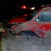 Tarlaya uçan araba enkaza döndü! Ölü ve yaralı var