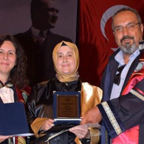 50 yaşındaki 5 çocuklu anne, üniversitede bölüm birincisi oldu