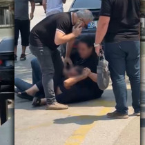Bursa'da bir kadın eski kocasını tekme tokat dövdü