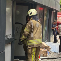 Kozmetik dükkanında yangın paniği! 3 kişi hastaneye kaldırıldı