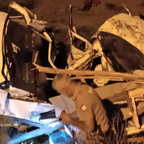 Tarlaya uçan araba enkaza döndü! Ölü ve yaralı var