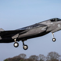 İngiltere'ye ait F-35 Japonya'ya acil iniş yaptı