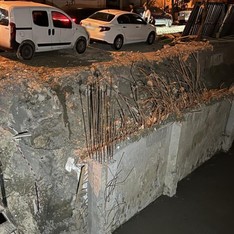 Güngören’de 6 katlı binanın yanında toprak kayması: Bahçe çöktü, binada çatlaklar meydana geldi