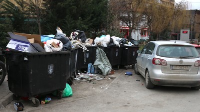 Priştine'de 'çöp' nedeniyle olağanüstü hal kararı alındı