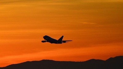 ABD'de bir uçak, bir başka uçağın kuyruğuna çarptı