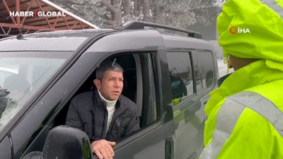 Uludağ’a çıkmak için 300 kilometre yol geldi, kış lastiği takmadığı için geri döndü