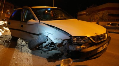 Kırıkkale'de otomobil bariyerlere çarptı: 4 yaralı