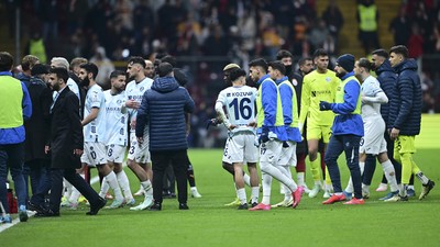 Adana Demirspor, Galatasaray maçında sahadan çekildi
