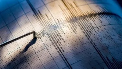 Ege Denizi'nde 5.2 ve 5.1 büyüklüğünde iki deprem
