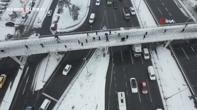 İstanbul’da etkili olan örtülü kar yağışı her yeri beyaza bürüdü