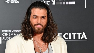 Can Yaman'ın şöhreti piramitlere ulaştı, Mısır'da prestijli bir markanın ekran yüzü oluyor!