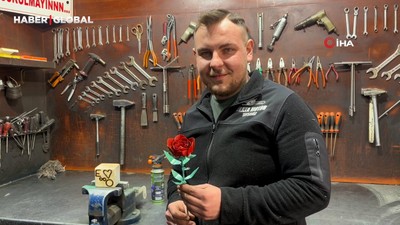 Kütahya'da sevgilisine solmayacak gül hazırladı