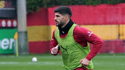 Eren Elmalı Galatasaray'la ilk antrenmanına çıktı