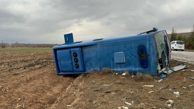 Cezaevi aracı devrildi, 14 kişi yaralandı