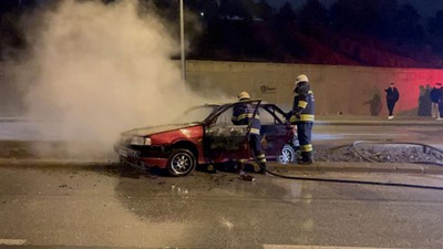 Yangın çıkan aracından atladı, canını zor kurtardı