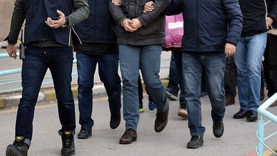 İzmir'de FETÖ'ye yönelik operasyonda 8 şüpheli yakalandı