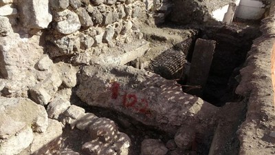 Surlardaki restorasyon çalışmalarında ortaya çıktı; arkeolojik değeri çok kıymetli