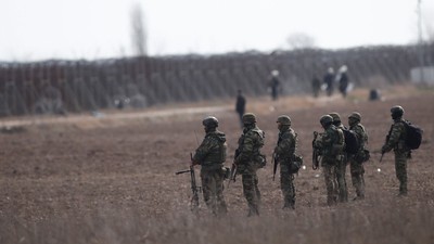 Yunanistan'da kadın asker hazırlığı
