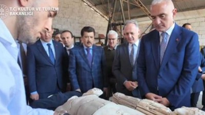 Bakan Ersoy, Aspendos'ta bulunan Hermes heykelini inceledi