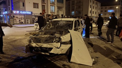 Elazığ'da iki otomobil çarpıştı: 4 yaralı