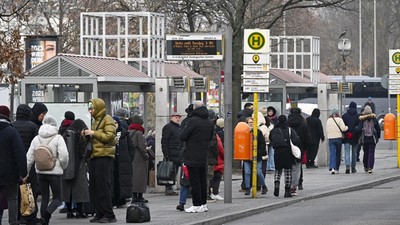 Berlin'de toplu taşıma çalışanları 2 günlük greve gitti