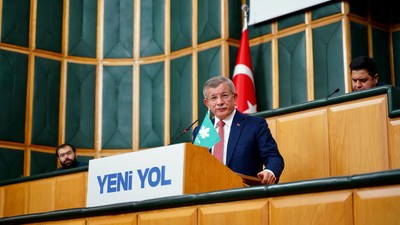 Gelecek Partisi lideri Davutoğlu: Diploma savaşlarının yapılıyor olması büyük rezalettir