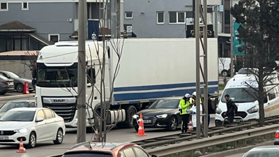 Kocaeli'de TIR'ın altında kalan 16 yaşındaki motosikletli can verdi