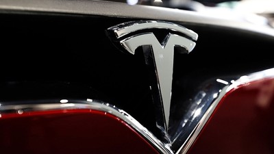 İtalya'da Tesla bayisinde yangın: 17 otomobil kül oldu