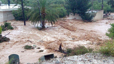 Yunanistan şiddetli yağışlara teslim: Bazı adalarda okullar tatil edildi